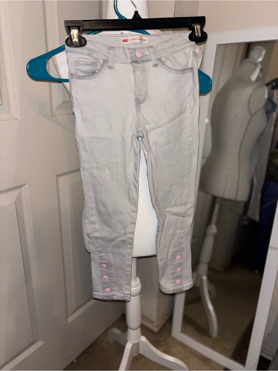 Levi's Other - Levi's Light Gray Girls Ankle Jeans with Pink Button Details